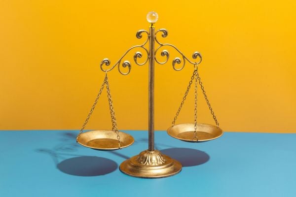 What are the Pros & Cons Of Working With Recruiters?