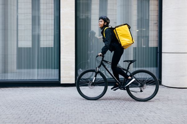 The Pros and Cons of a Traditional Career vs. The Gig Economy