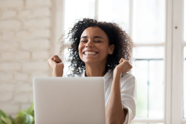 How to Negotiate Salary Without Losing the Offer: 8 Tips